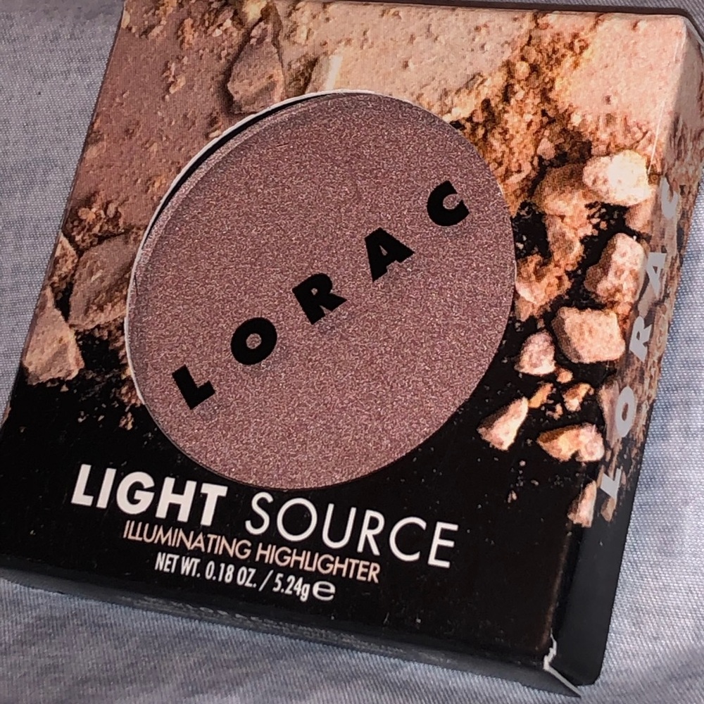 LORAC LIGHT SOURCE ILLUMINATING HIGHLIGHTER*